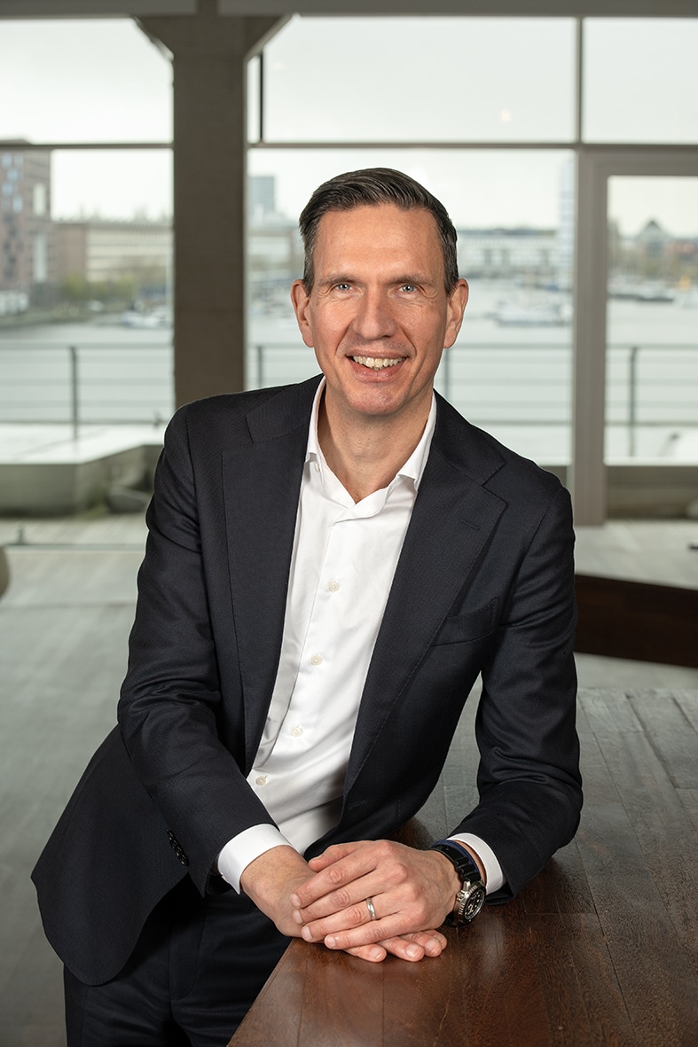 Joost Oostveen - Communications